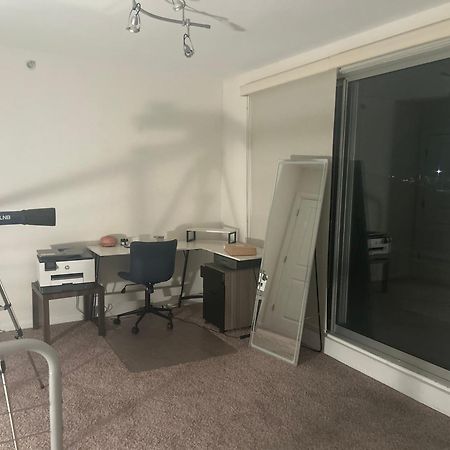 Bed And Breakfast In The Lake View Penthouse 클리블랜드 외부 사진